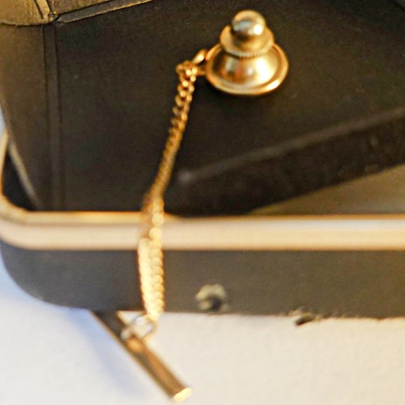 Vintage Gold Tone Tie Tack Never Used in Gift Box Suit Accessory - Picture 2 of 3